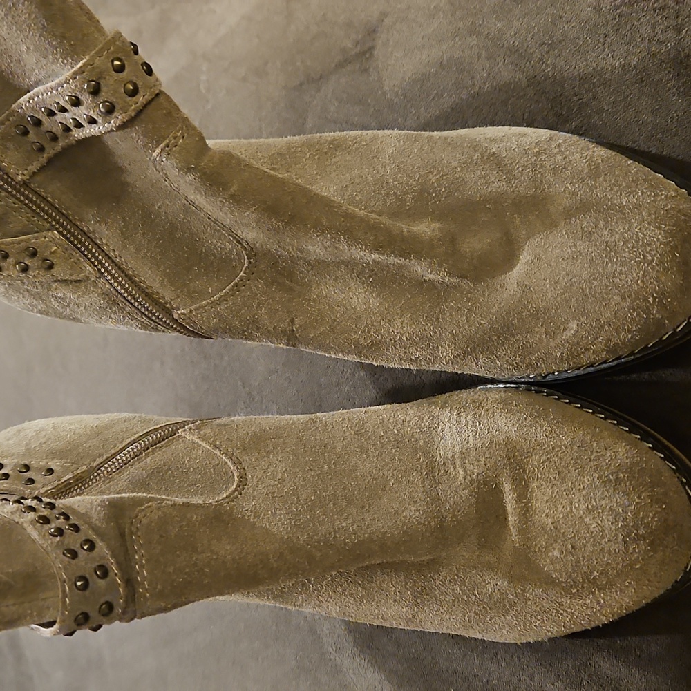 Women's Suede Studded Boots - Tan